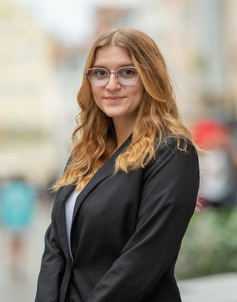 Porträt von Julia Müller-Bintz